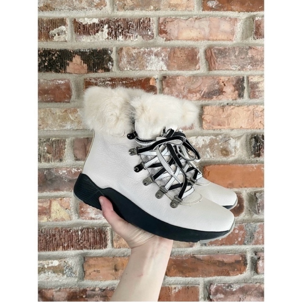 Vaneli Sport White Acadia Boots, 8 Narrow